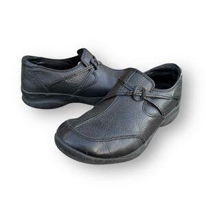 Clarks In Motion Kick Black Leather Slip on Loafers Shoes Women's size 8